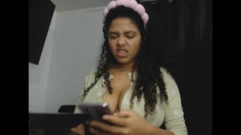 lylii_evans online show from 02/24/25, 05:00