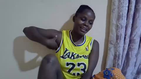 lyn_anna online show from 10/21/25, 07:47