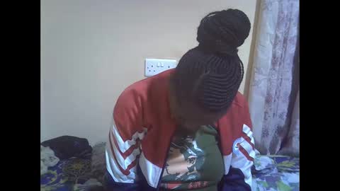 lyn_anna online show from 12/16/25, 05:12