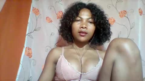 lyndah19 online show from 11/25/25, 08:42