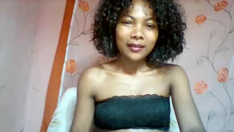 lyndah19 online show from 11/26/25, 10:44