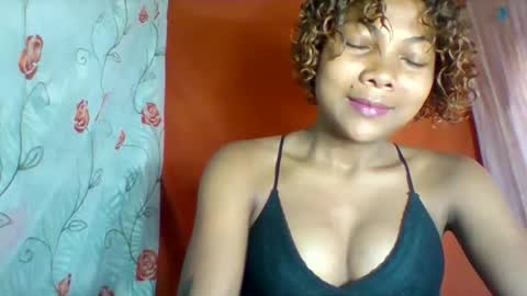 Snapshot of lyndah19 chatting on 01/19/26, 09:35 lyndah19 online show from 01/19/26, 09:35