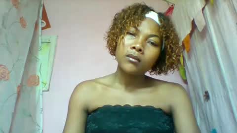 Snapshot of lyndah19 chatting on 02/02/26, 03:44 lyndah19 online show from 02/02/26, 03:44