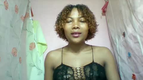 Snapshot of lyndah19 chatting on 02/05/26, 12:32 lyndah19 online show from 02/05/26, 12:32