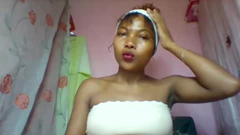 Snapshot of lyndah19 chatting on 02/06/26, 07:39 lyndah19 online show from 02/06/26, 07:39