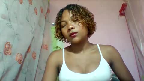 Snapshot of lyndah19 chatting on 02/17/26, 08:22 lyndah19 online show from 02/17/26, 08:22