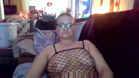 Snapshot of lynds87 chatting on 02/10/26, 08:35 lynds87 online show from 02/10/26, 08:35