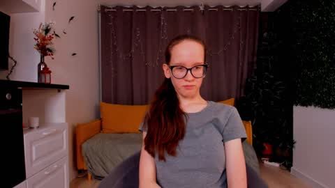 Snapshot of lynettebails chatting on 01/26/25, 01:31 Sara online show from 01/26/25, 01:31