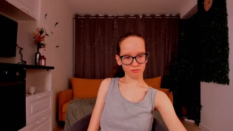 Snapshot of lynettebails chatting on 01/26/25, 04:30 Sara online show from 01/26/25, 04:30