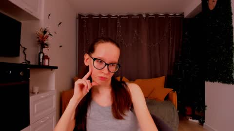 Snapshot of lynettebails chatting on 01/26/25, 07:31 Sara online show from 01/26/25, 07:31