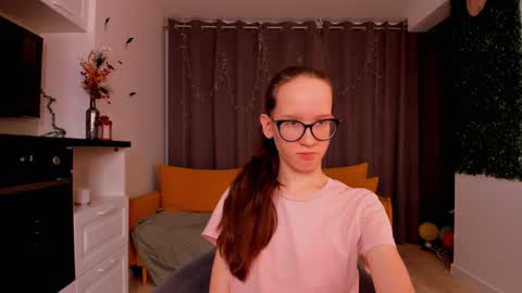 Snapshot of lynettebails chatting on 01/27/25, 07:24 Sara online show from 01/27/25, 07:24