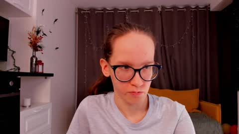 Snapshot of lynettebails chatting on 01/29/25, 10:43 Sara online show from 01/29/25, 10:43