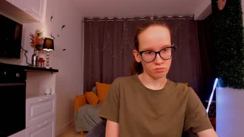 Snapshot of lynettebails chatting on 01/31/25, 10:21 Sara online show from 01/31/25, 10:21