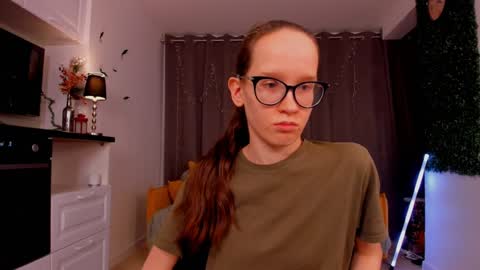 Snapshot of lynettebails chatting on 02/01/25, 01:23 Sara online show from 02/01/25, 01:23