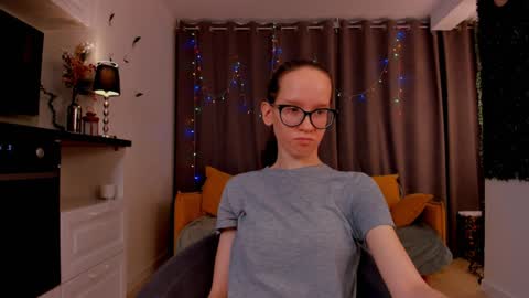 Snapshot of lynettebails chatting on 02/01/25, 07:13 Sara online show from 02/01/25, 07:13