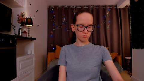 Snapshot of lynettebails chatting on 02/01/25, 10:34 Sara online show from 02/01/25, 10:34