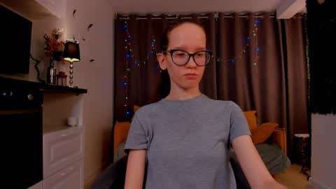 Snapshot of lynettebails chatting on 02/02/25, 01:45 Sara online show from 02/02/25, 01:45