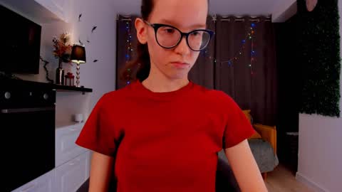 Snapshot of lynettebails chatting on 02/02/25, 07:14 Sara online show from 02/02/25, 07:14