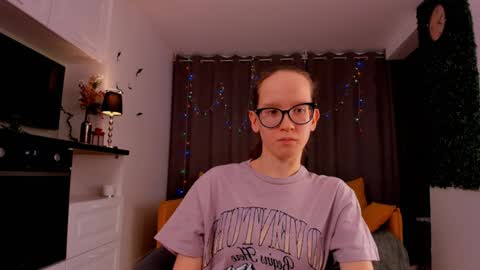 Snapshot of lynettebails chatting on 02/03/25, 10:43 Sara online show from 02/03/25, 10:43