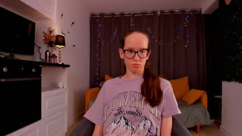 Snapshot of lynettebails chatting on 02/04/25, 01:45 Sara online show from 02/04/25, 01:45