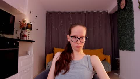 Snapshot of lynettebails chatting on 02/05/25, 04:14 Sara online show from 02/05/25, 04:14