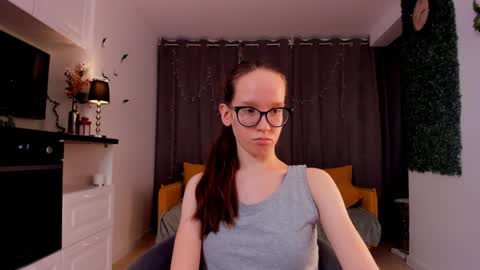 Snapshot of lynettebails chatting on 02/05/25, 07:20 Sara online show from 02/05/25, 07:20