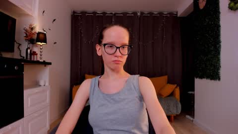 Snapshot of lynettebails chatting on 02/06/25, 01:38 Sara online show from 02/06/25, 01:38