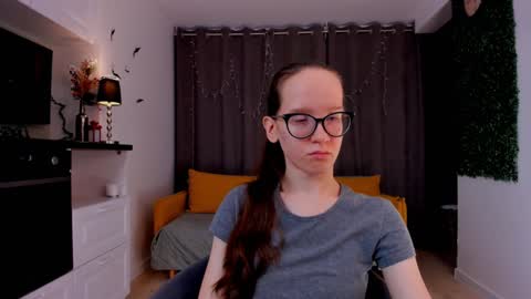 Snapshot of lynettebails chatting on 02/06/25, 04:14 Sara online show from 02/06/25, 04:14