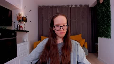 Snapshot of lynettebails chatting on 02/06/25, 10:43 Sara online show from 02/06/25, 10:43