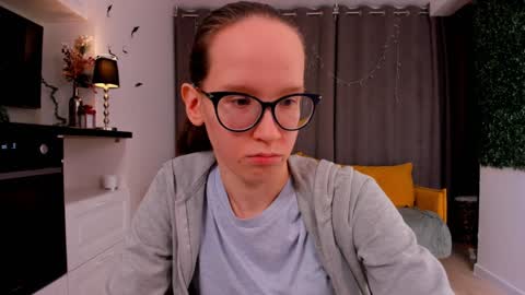 Snapshot of lynettebails chatting on 02/08/25, 07:16 Sara online show from 02/08/25, 07:16