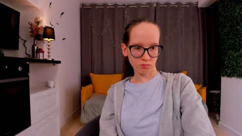 Snapshot of lynettebails chatting on 02/08/25, 10:19 Sara online show from 02/08/25, 10:19