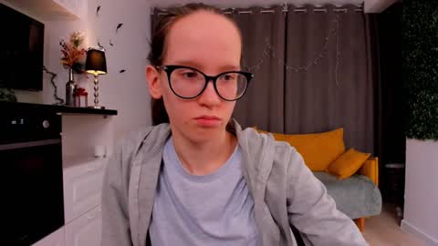 Snapshot of lynettebails chatting on 02/09/25, 01:22 Sara online show from 02/09/25, 01:22