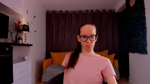 Snapshot of lynettebails chatting on 02/09/25, 04:07 Sara online show from 02/09/25, 04:07