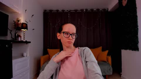 Snapshot of lynettebails chatting on 02/09/25, 07:09 Sara online show from 02/09/25, 07:09