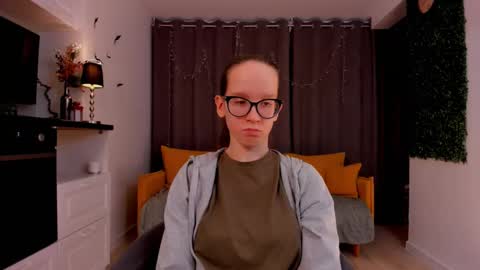 Snapshot of lynettebails chatting on 02/10/25, 07:17 Sara online show from 02/10/25, 07:17