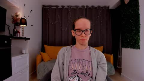 Snapshot of lynettebails chatting on 02/12/25, 07:24 Sara online show from 02/12/25, 07:24