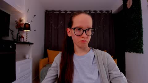 Snapshot of lynettebails chatting on 02/13/25, 10:22 Sara online show from 02/13/25, 10:22