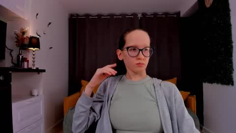 Snapshot of lynettebails chatting on 02/15/25, 10:21 Sara online show from 02/15/25, 10:21