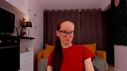 Snapshot of lynettebails chatting on 02/16/25, 04:10 Sara online show from 02/16/25, 04:10