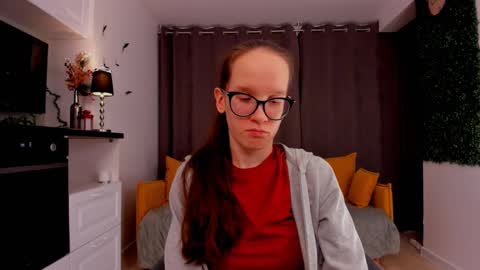 Snapshot of lynettebails chatting on 02/16/25, 11:16 Sara online show from 02/16/25, 11:16