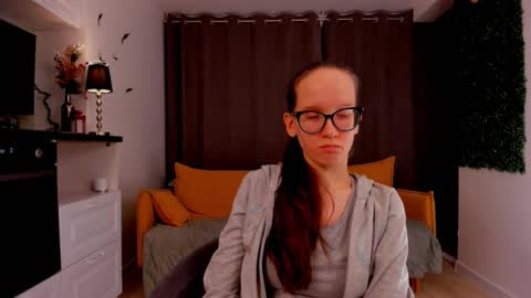 Snapshot of lynettebails chatting on 02/17/25, 07:53 Sara online show from 02/17/25, 07:53