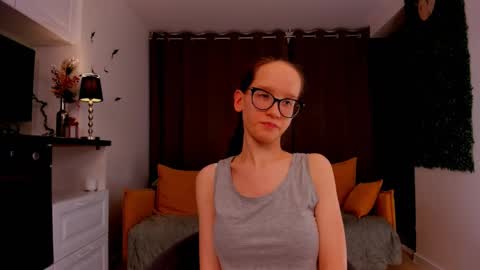 Snapshot of lynettebails chatting on 02/17/25, 10:58 Sara online show from 02/17/25, 10:58