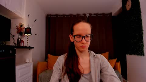 Snapshot of lynettebails chatting on 02/18/25, 02:05 Sara online show from 02/18/25, 02:05