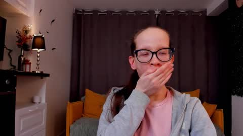 Snapshot of lynettebails chatting on 02/19/25, 11:14 Sara online show from 02/19/25, 11:14