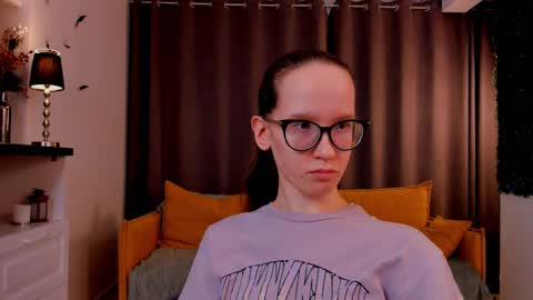 Snapshot of lynettebails chatting on 02/20/25, 04:25 Sara online show from 02/20/25, 04:25