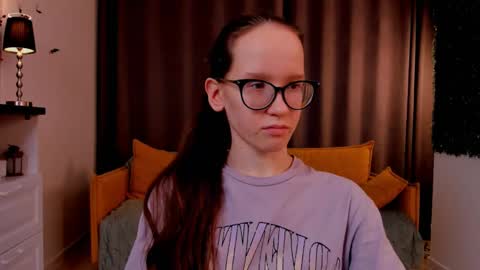 Snapshot of lynettebails chatting on 02/20/25, 10:37 Sara online show from 02/20/25, 10:37