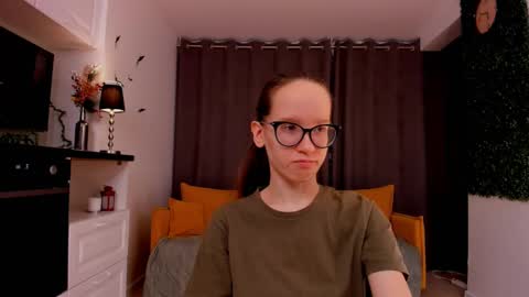 Snapshot of lynettebails chatting on 02/22/25, 04:09 Sara online show from 02/22/25, 04:09