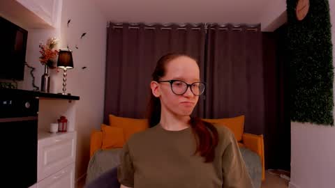 Snapshot of lynettebails chatting on 02/22/25, 07:14 Sara online show from 02/22/25, 07:14