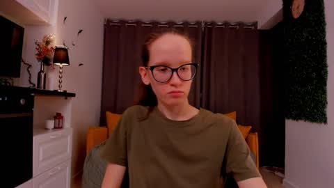 Snapshot of lynettebails chatting on 02/23/25, 01:24 Sara online show from 02/23/25, 01:24