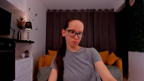 Snapshot of lynettebails chatting on 02/23/25, 04:13 Sara online show from 02/23/25, 04:13